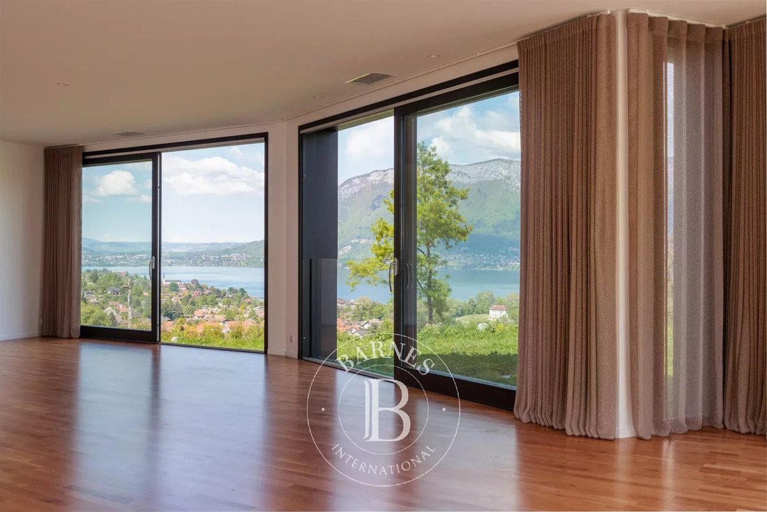 Villa in Sévrier, Auvergne-Rhône-Alpes, France 2 - 13828276