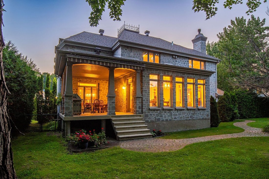House in Lorraine, Quebec, Canada 3 - 16960678