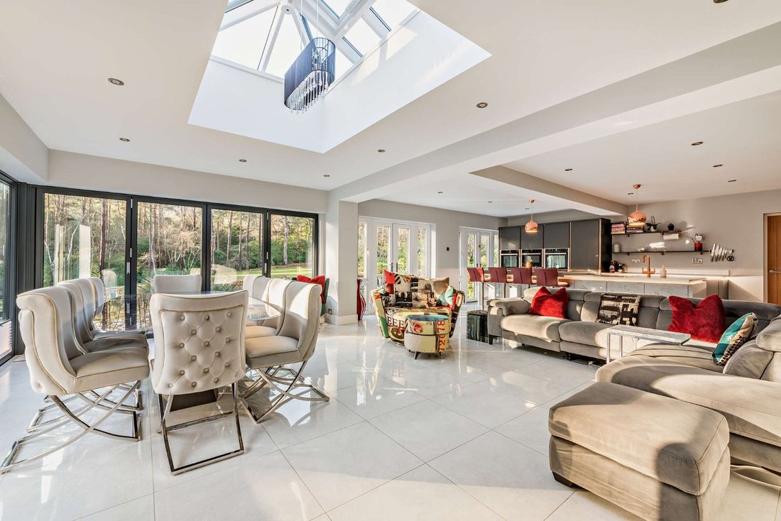 House in Guildford, England 3 - 16958206