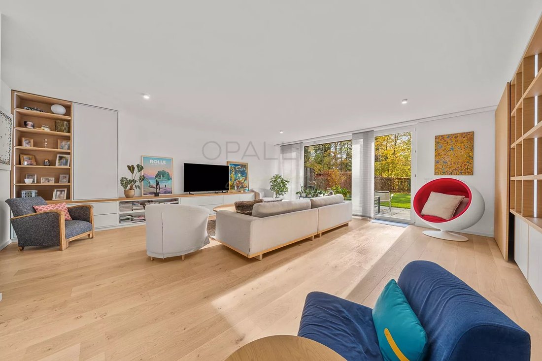 Exclusivity: Magnificent Renovated Duplex In The Heart Of Rolle