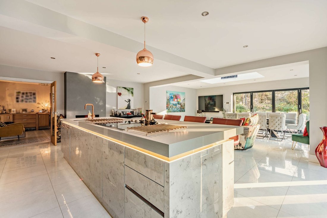 House in Guildford, England 5 - 16958206