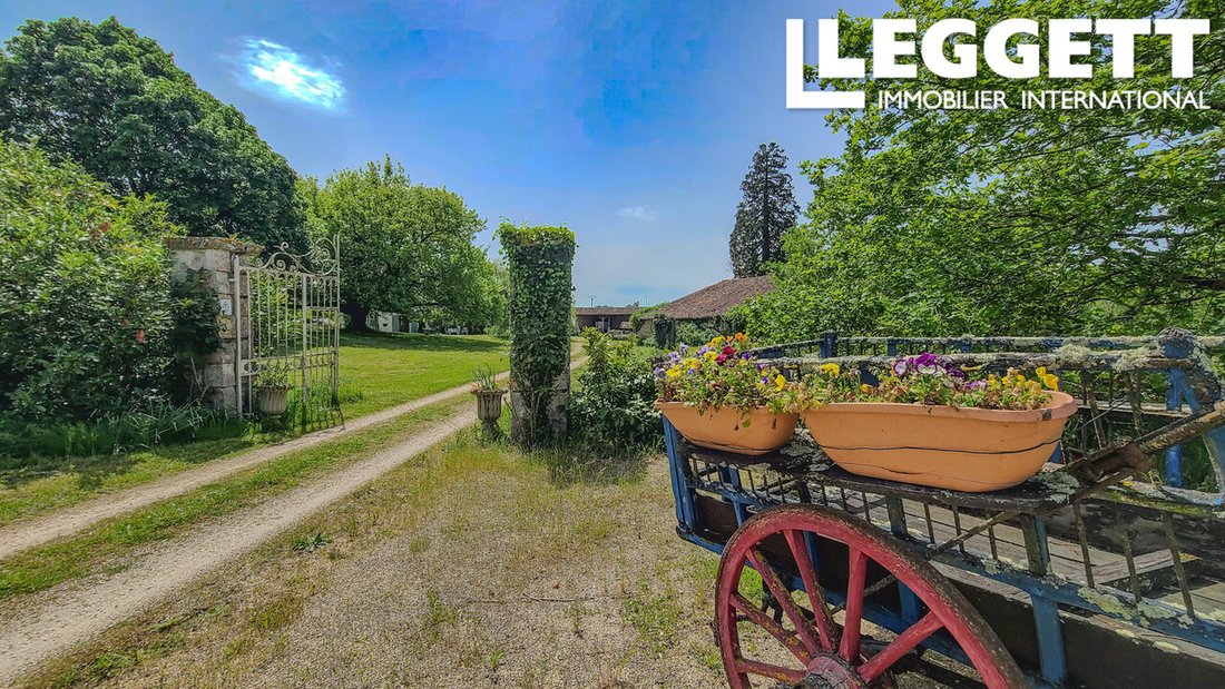 House in Arrondissement of Montmorillon, Nouvelle-Aquitaine, France 1 - 15603281