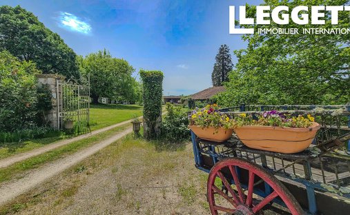 House in Arrondissement of Montmorillon, Nouvelle-Aquitaine, France 1