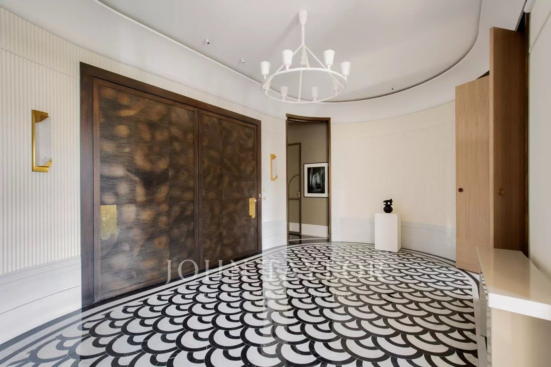 Apartment in Triangle d'Or, Paris 8e Arrondissement, Paris 4 - 16960775