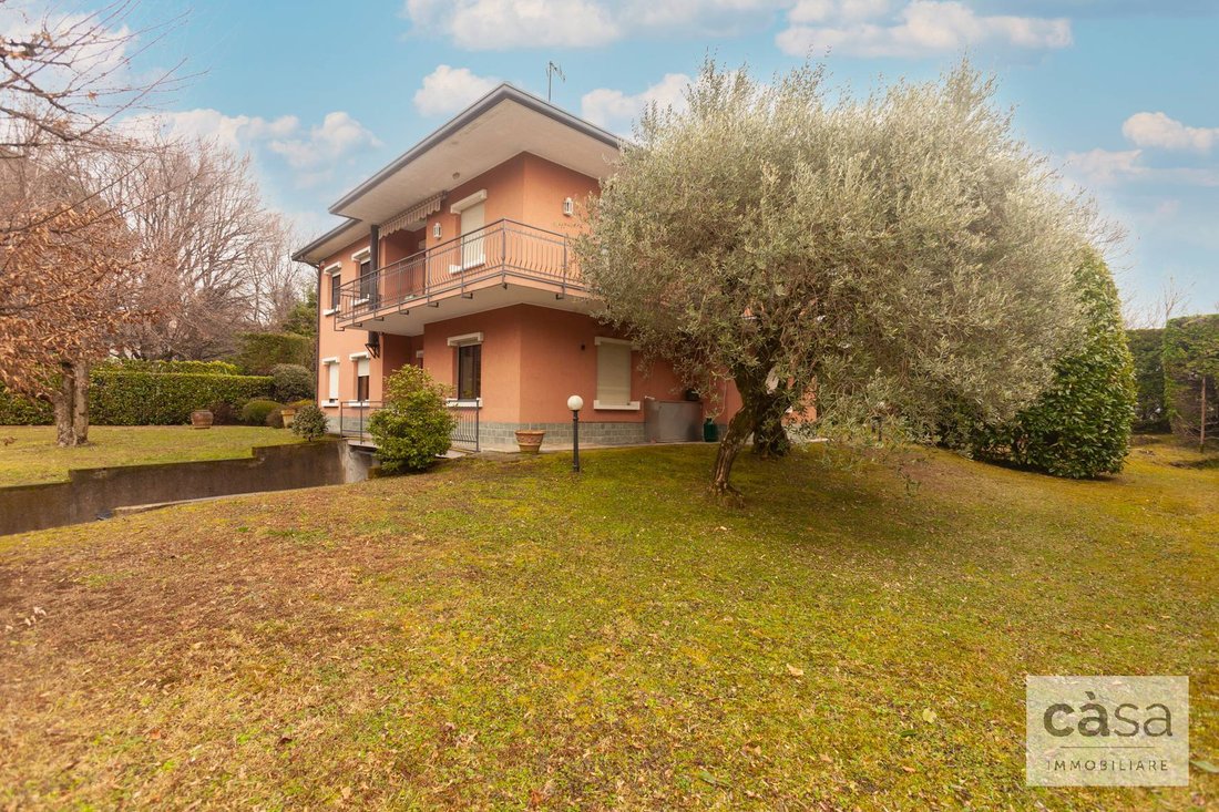 Villa in Clivio, Lombardei, Italien 5 - 16961233