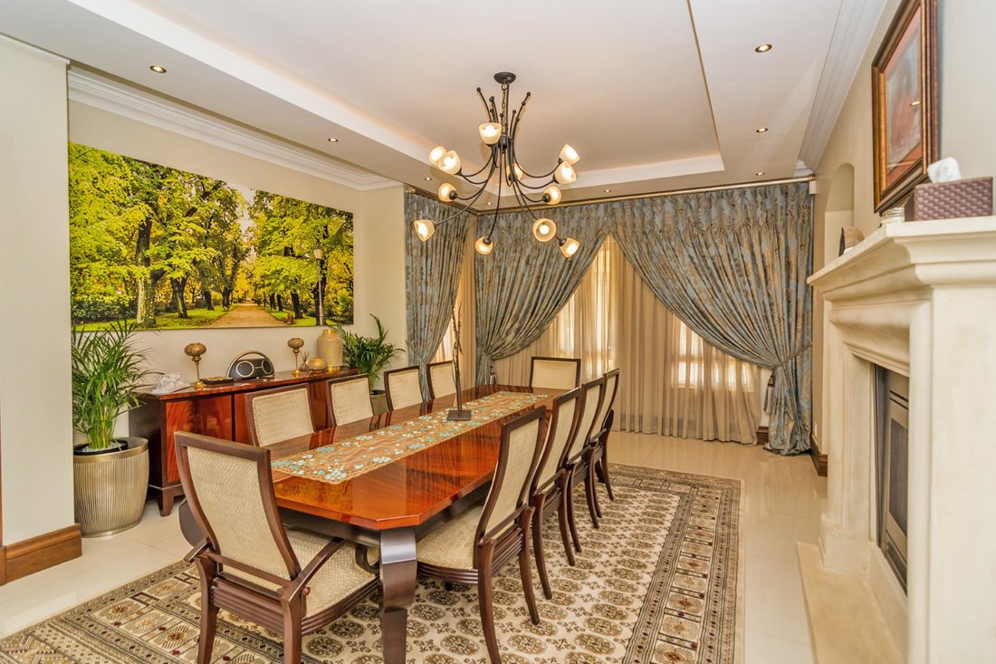 House in Bryanston, Gauteng, South Africa 4 - 16958791