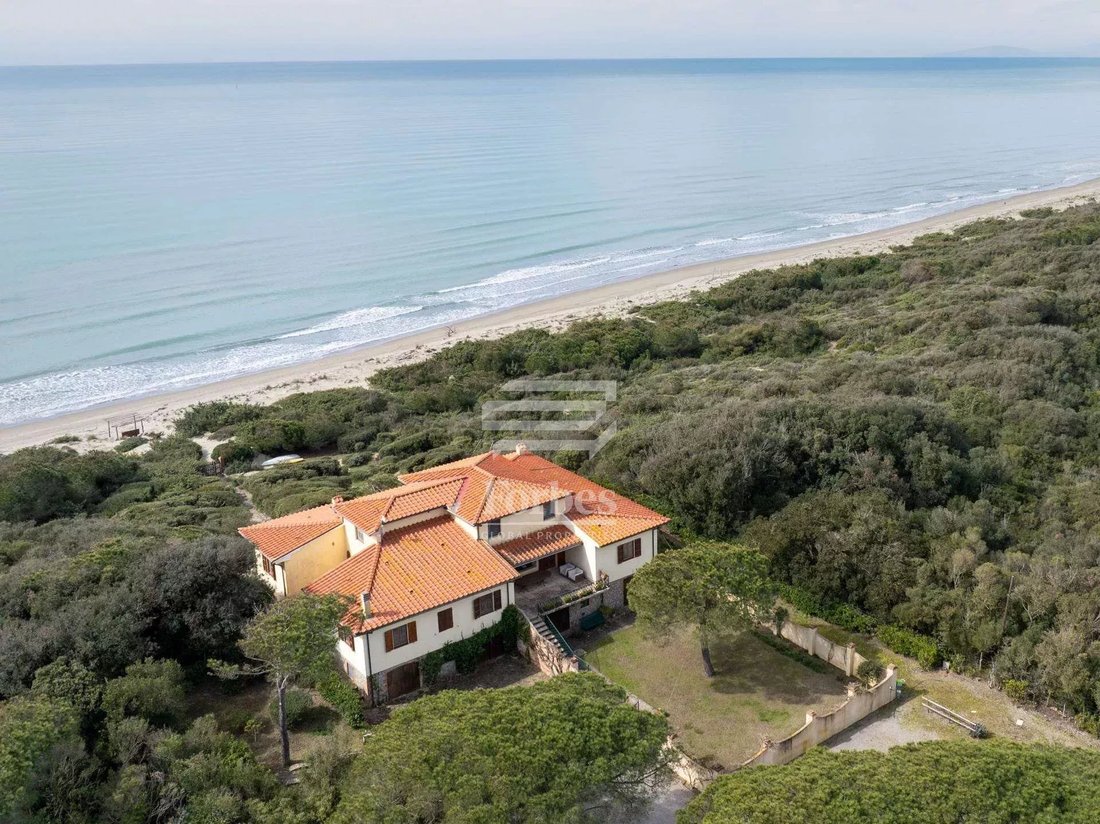 Villa in Castle of Castiglione, Castiglione della Pescaia, Tuscany 1 - 15059443