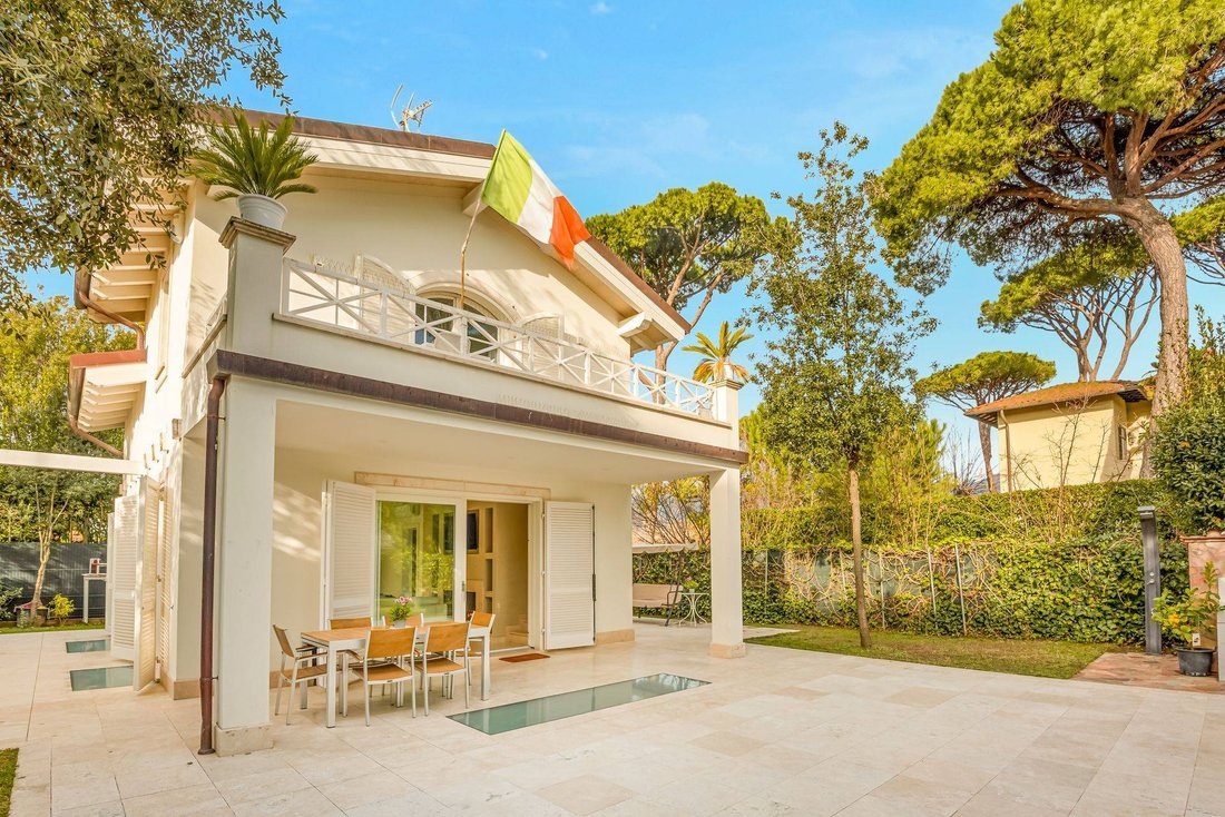 Villa in Center, Forte dei Marmi, Tuscany 1 - 16961257