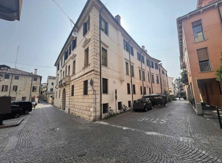 Apartment in Cathedral - Piazza dei Signori, Treviso, Italy 3 - 16959585
