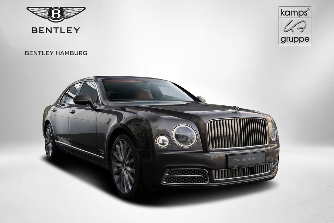 Limousine in Hamburg, Germany 3 - 16960636