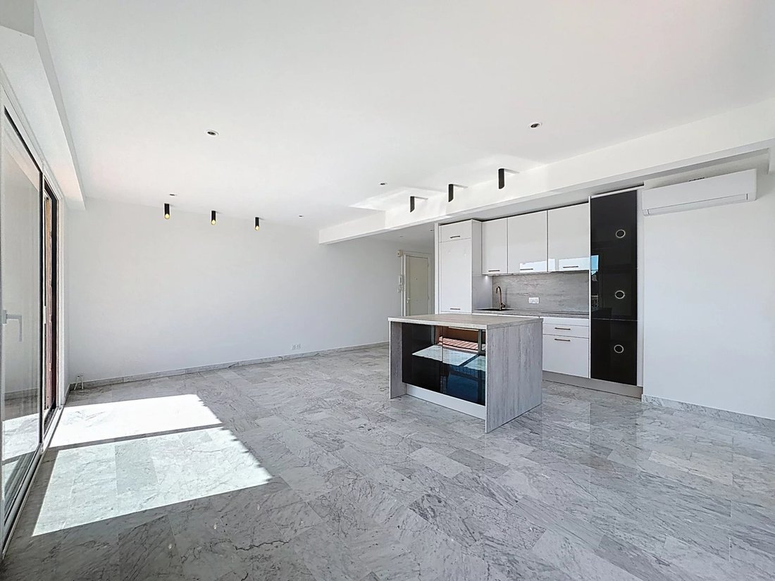 Apartment in Saint Nicolas, Cannes, France 5 - 16958427