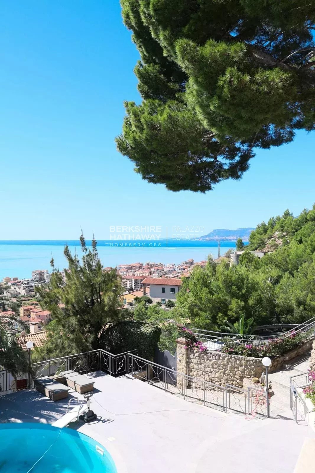 Villa in City Center, Ventimiglia, Liguria 1 - 16959638