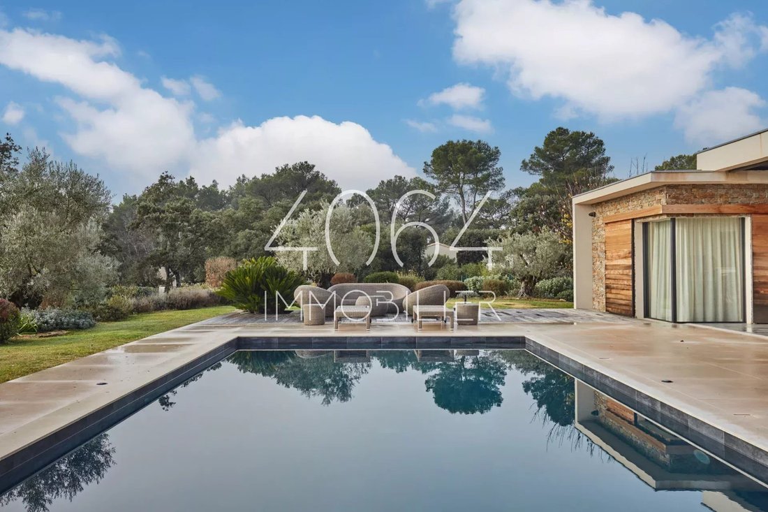 Estate in Saint-Marc-Jaumegarde, Provence-Alpes-Côte d'Azur, France 1 - 16958478