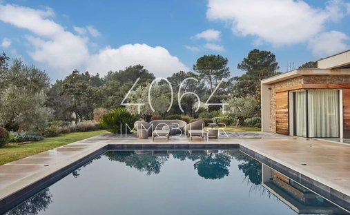 Estate in Saint-Marc-Jaumegarde, Provence-Alpes-Côte d'Azur, France 1