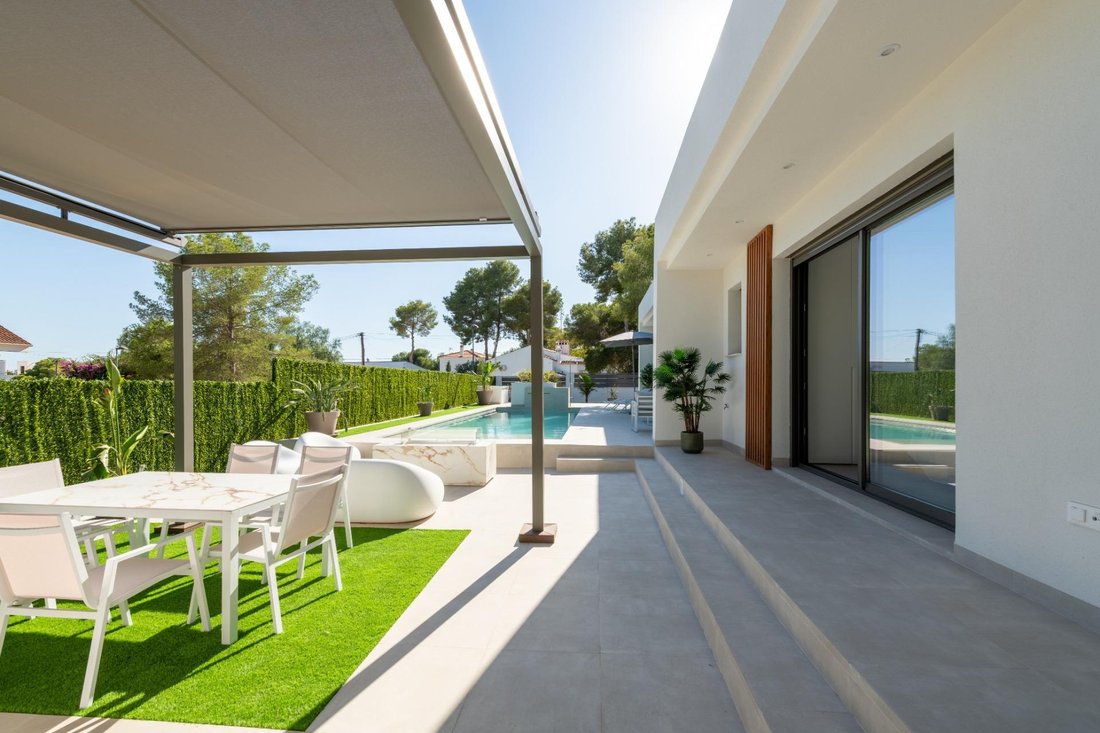 Villa in Pilar de la Horadada, Valencian Community, Spain 3 - 16960683