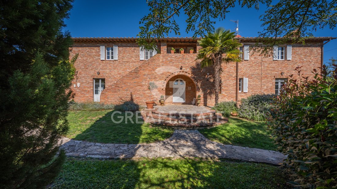 Estate in Castiglione del Lago, Umbria, Italy 3 - 16958068