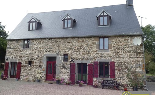 House in Saint-Quentin-les-Chardonnets, Normandy, France 1