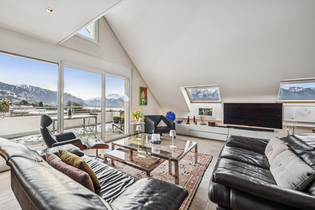 Magnificent Downtown Duplex With Lake View