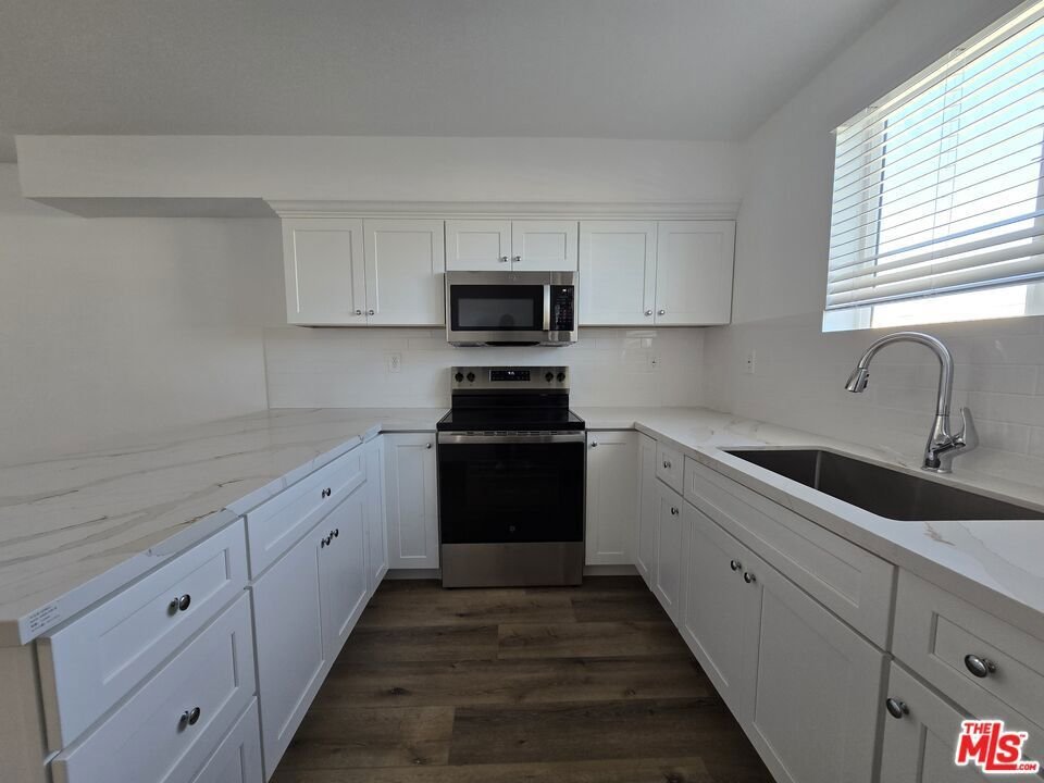 Los Angeles, California, United States 5 - 16961708