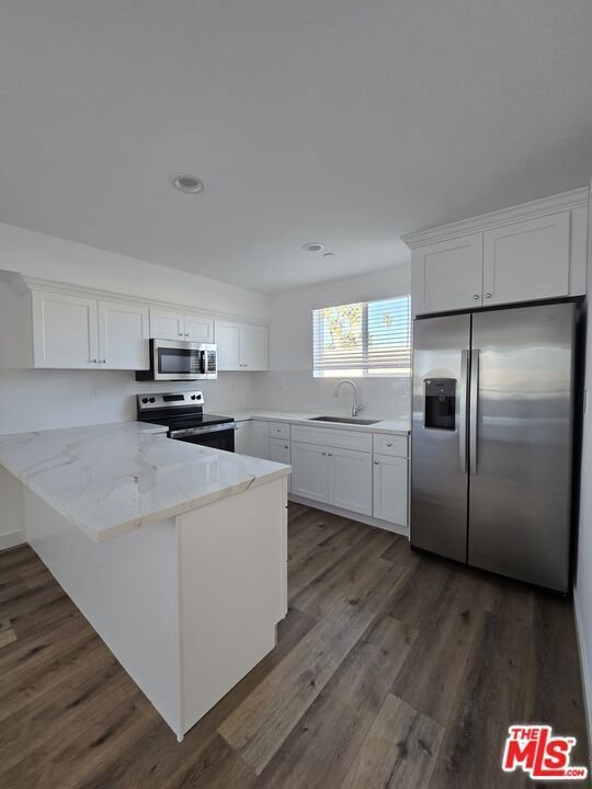 Los Angeles, California, United States 3 - 16961708