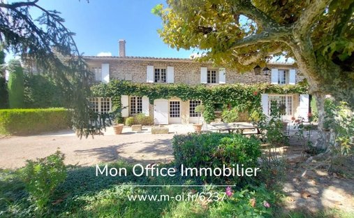 House in Agglomeration, Senas, France 1