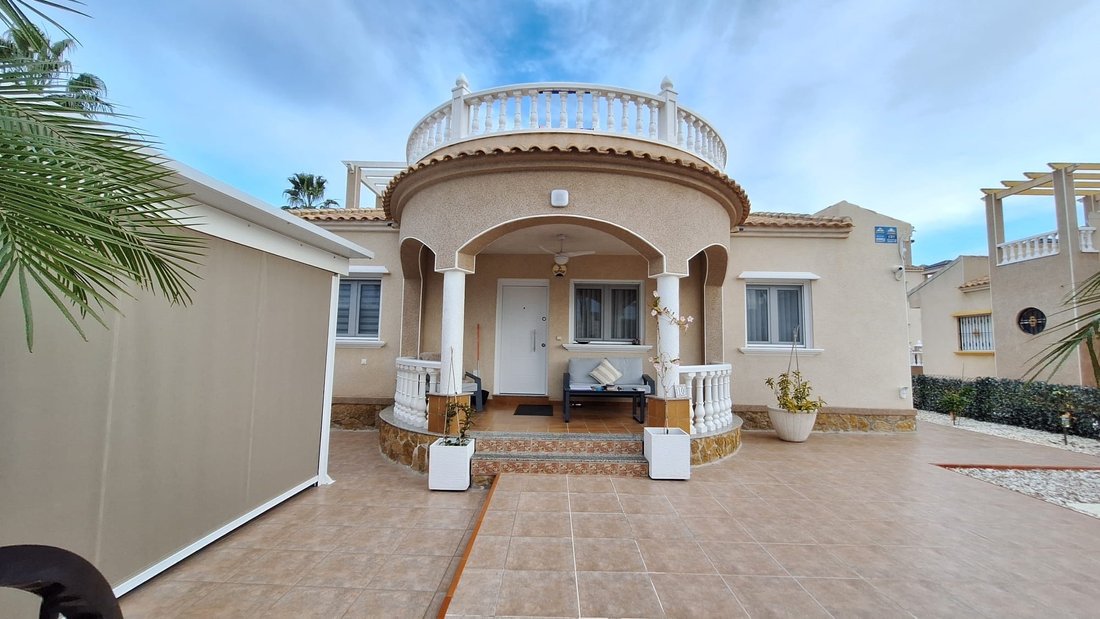 Villa in Guardamar del Segura, Valencian Community, Spain 1 - 16962383