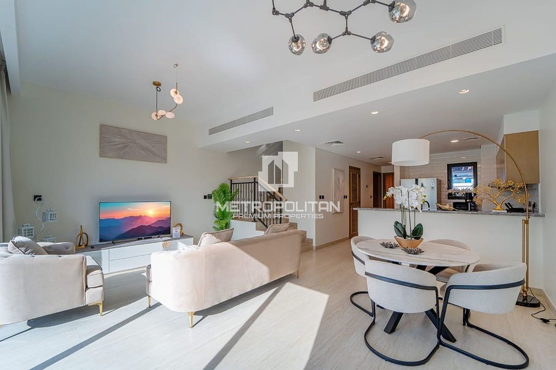 Villa in Al Wasl, Dubai, United Arab Emirates 1 - 16962781