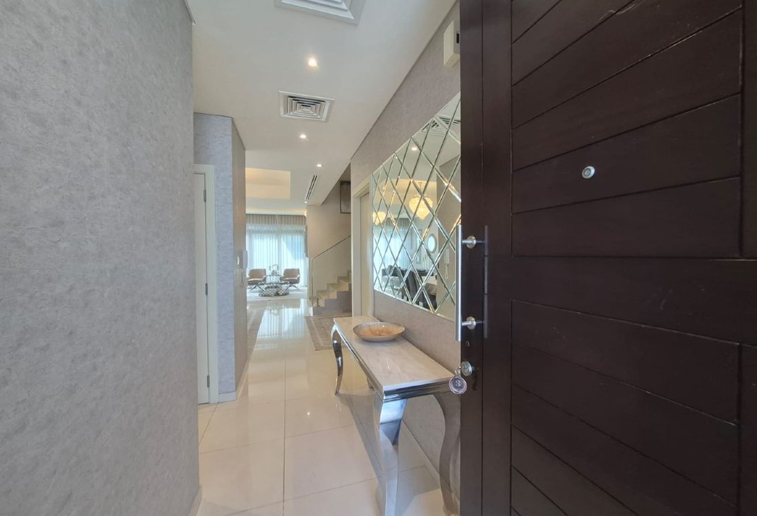 Villa in Damac Hills, Dubai, United Arab Emirates 4 - 16962826
