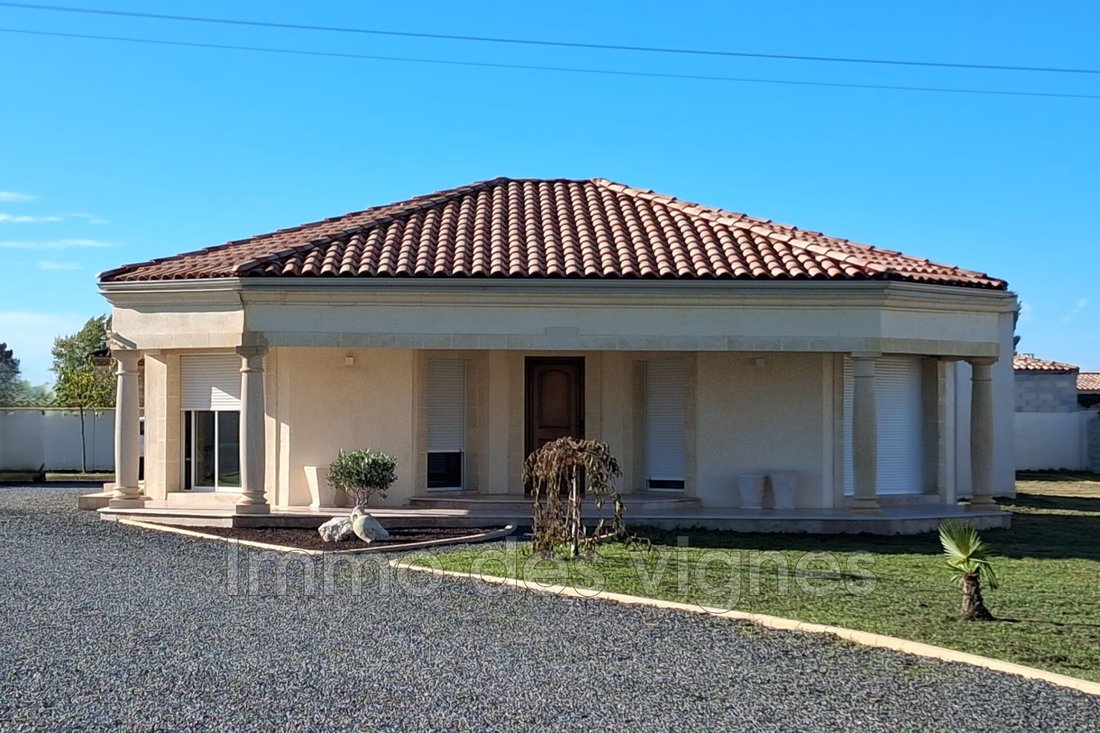 Villa in Lagrave-Le Bourg, Ambares-et-Lagrave, France 1 - 16964264
