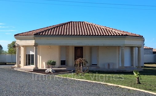 Villa in Lagrave-Le Bourg, Ambares-et-Lagrave, France 1