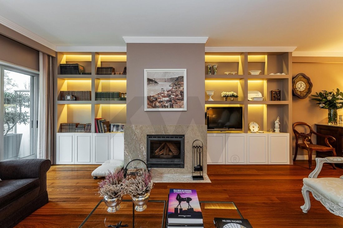 Apartment in Lordelo do Ouro e Massarelos, Porto District, Portugal 1 - 16968096