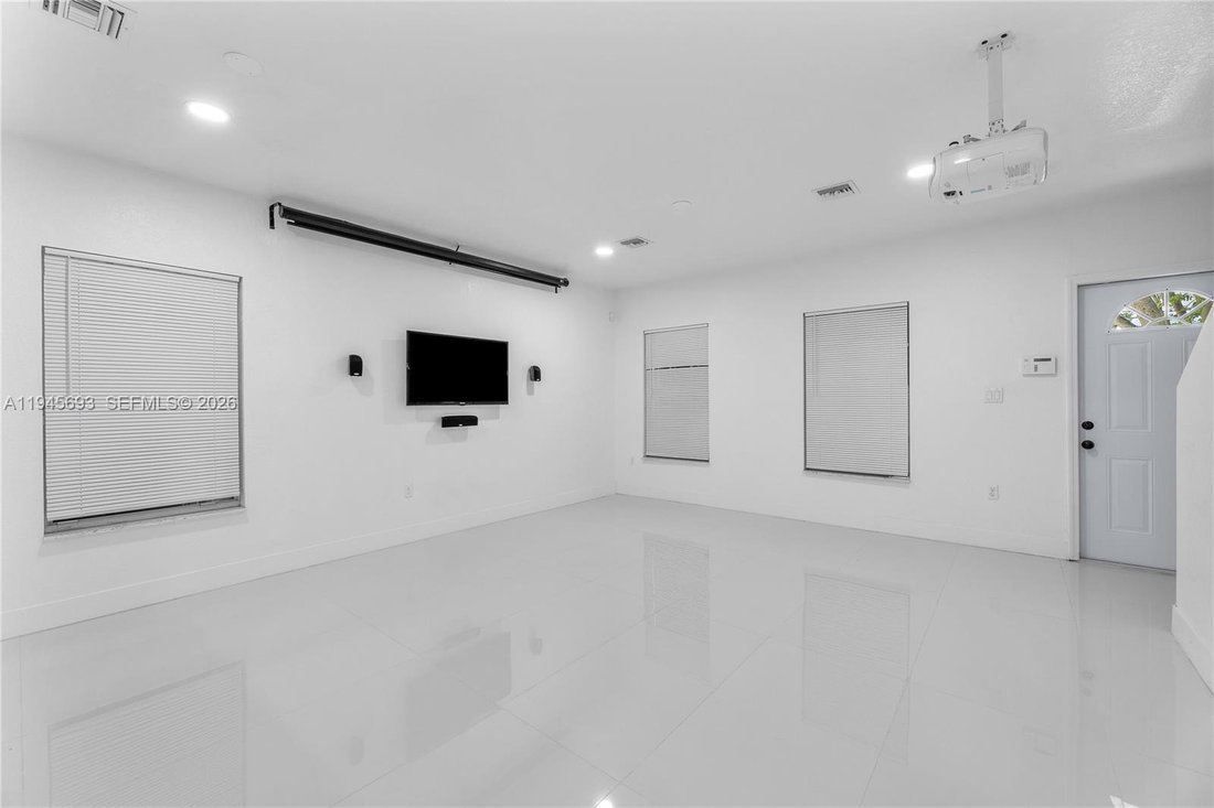 House in Miami, Florida, United States 2 - 16966104