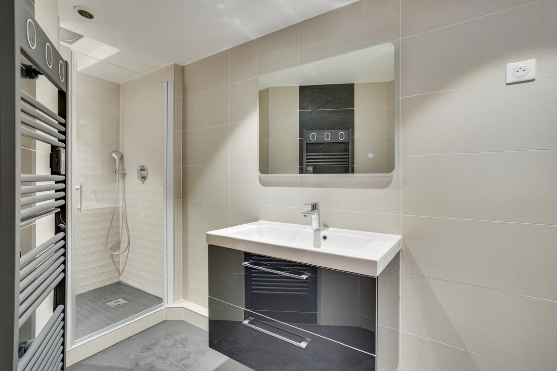 Apartment in Neuilly-sur-Seine, Ile-de-France, France 5 - 16968082