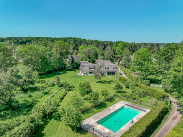 House in Les Mesnuls, Ile-de-France, France 2 - 16966391