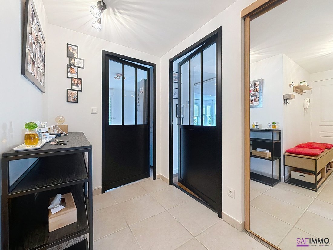 Apartment in Champvert-Point du Jour-Saint Irénée, Lyon 5e Arrondissement, Lyon 4 - 16967484
