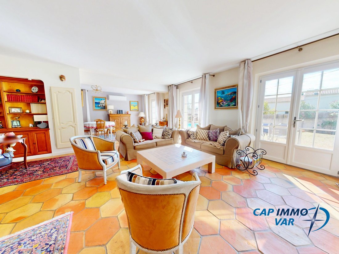 Villa in Sanary-sur-Mer, Provence-Alpes-Côte d'Azur, France 4 - 16847229