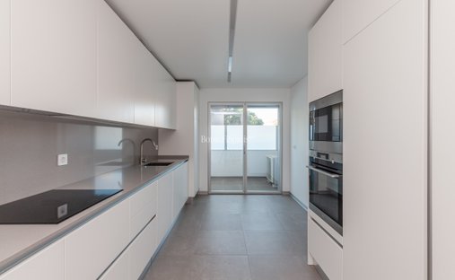 Apartment in Carcavelos e Parede, Lisbon, Portugal 1