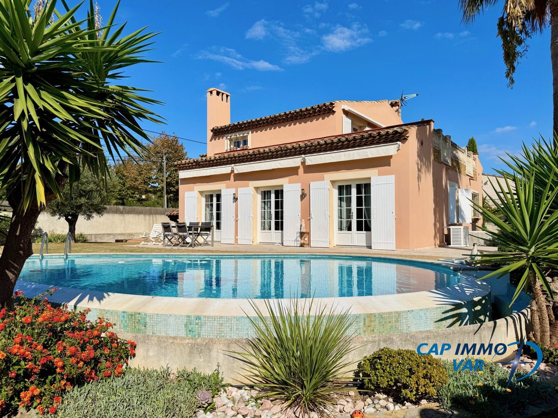 Villa in Sanary-sur-Mer, Provence-Alpes-Côte d'Azur, France 1 - 16847229