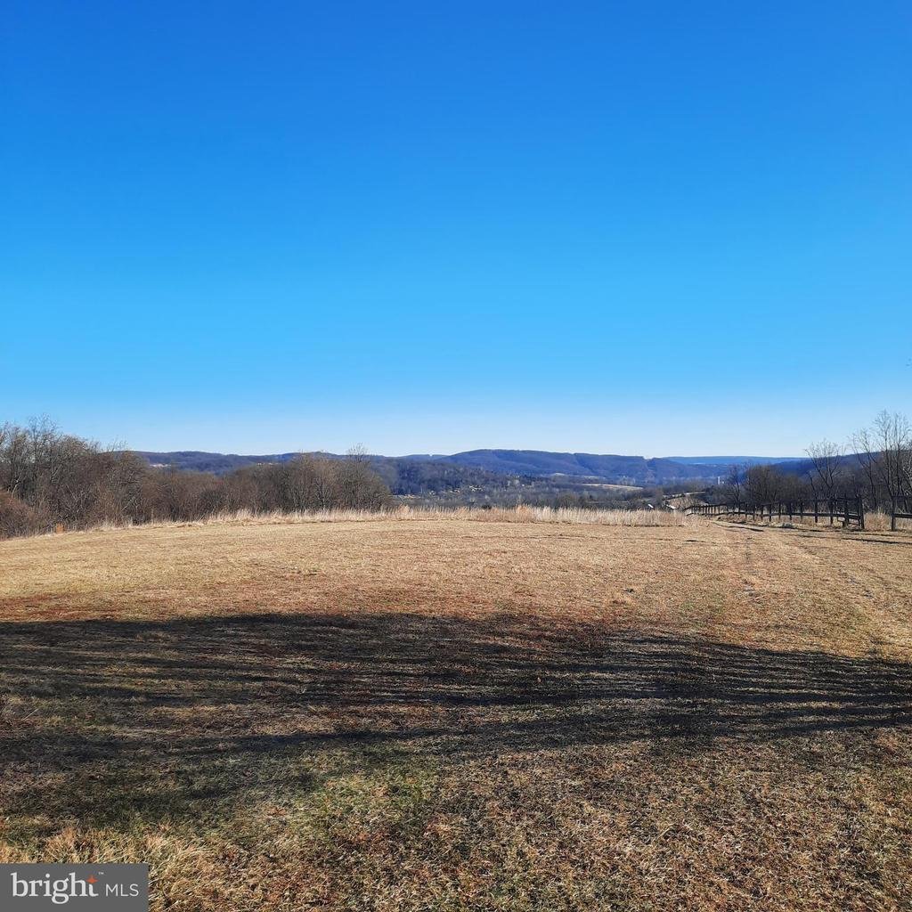 House in Kintnersville, Pennsylvania, United States 2 - 16964407