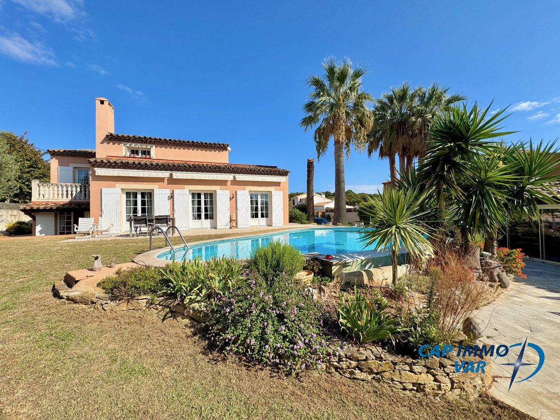 Villa in Sanary-sur-Mer, Provence-Alpes-Côte d'Azur, France 2 - 16847229