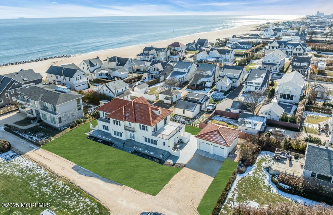 House in Long Branch, New Jersey, United States 2 - 16965328