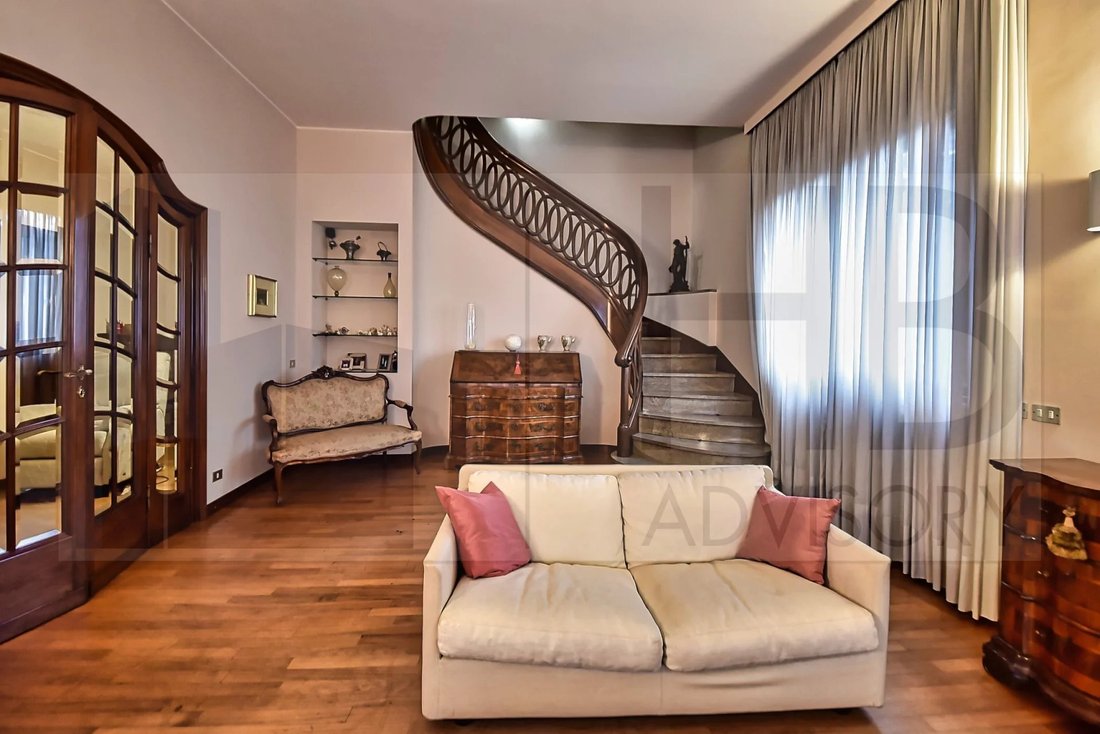 Villa in Center, Rho, Lombardy 2 - 16965494