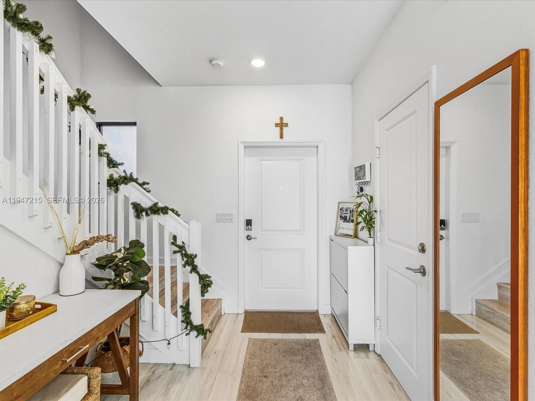Townhouse in North Miami Beach, Florida, United States 5 - 16966083