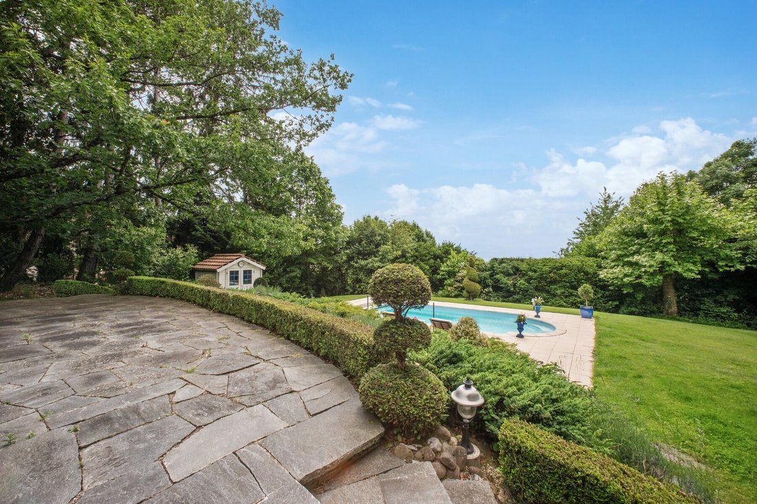 Elegance, Privacy And Charm!