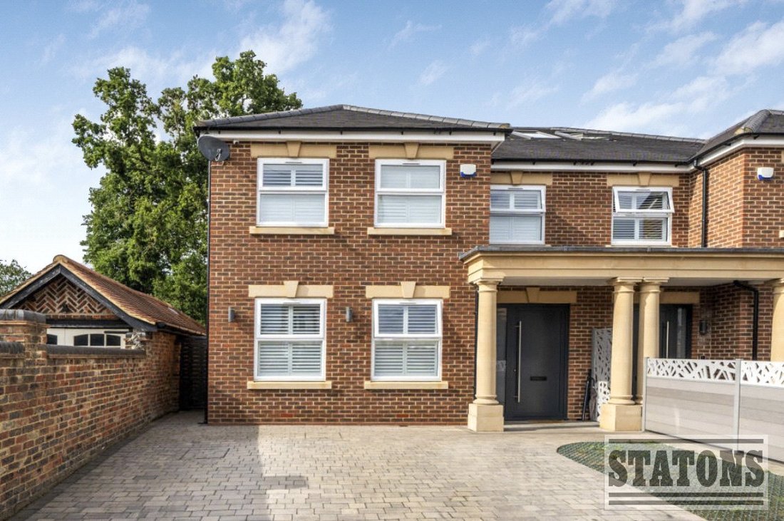 House in Trent Park, Enfield, England 1 - 16965800