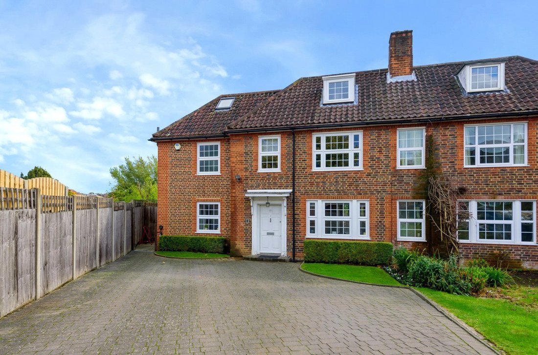 House in Barnet, England 1 - 16965906