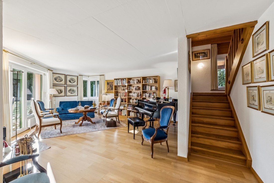 Spacious Detached Villa With Swimming Pool