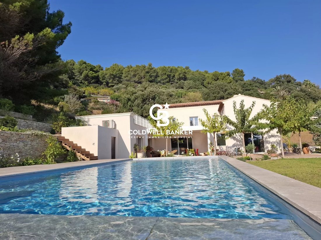 Villa in Carqueiranne, Provence-Alpes-Côte d'Azur, France 1 - 16964384