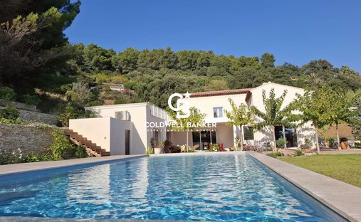 Villa in Carqueiranne, Provence-Alpes-Côte d'Azur, France 1