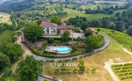 Farm Ranch in Center, Asti, Piedmont 1